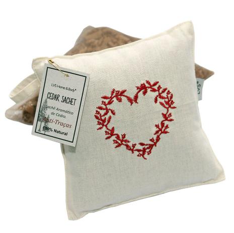 Anti-traças Sachê Aromático Cedro - Almofada Coração Un - Lvs Home Body Menor preço em Anti-traças Sachê Aromático Cedro - Almofada Coração Un - Lvs Home Body