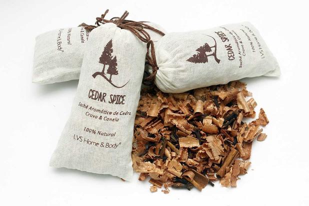 Anti-Traças Sachê Aromático Cedro, Cravo E Canela Kit C/3 Unidades - Lvs home body Menor preço em Anti-Traças Sachê Aromático Cedro, Cravo E Canela Kit C/3 Unidades - Lvs home body