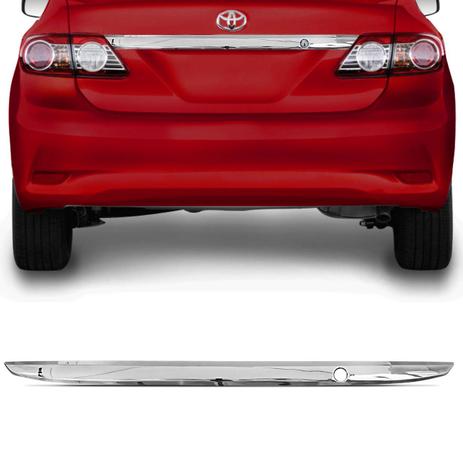 Aplique Cromado Puxador Tampa Porta Malas Toyota Corolla 2012 a 2014 com Furo da Fechadura - Shekparts Menor preço em Aplique Cromado Puxador Tampa Porta Malas Toyota Corolla 2012 a 2014 com Furo da Fechadura - Shekparts