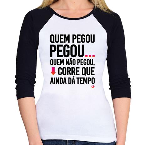 Baby Look Raglan Quem pegou, pegou Manga 3/4 - Branco - Foca na Moda Menor preço em Baby Look Raglan Quem pegou, pegou Manga 3/4 - Branco - Foca na Moda