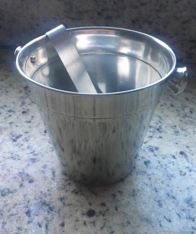 Balde de gelo Inox com Pegador 14 cm - Crb Menor preço em Balde de gelo Inox com Pegador 14 cm - Crb