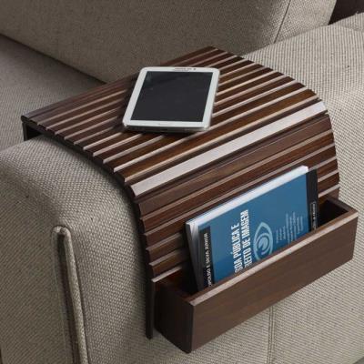Bandeja esteira de madeira para braço de sofá com porta controle remoto castanho - Casatema Menor preço em Bandeja esteira de madeira para braço de sofá com porta controle remoto castanho - Casatema