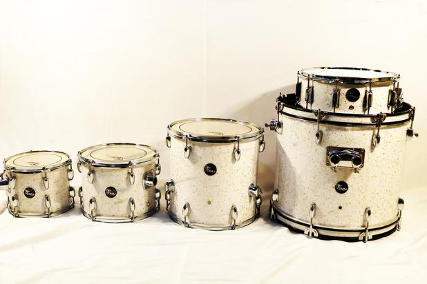 Bateria Turbo Play Branca Milk Gold Bumbo de 20 Menor preço em Bateria Turbo Play Branca Milk Gold Bumbo de 20
