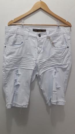 bermuda branca com camisa jeans