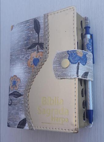 Bíblia Sagrada Letra Grande C/harpa - Flores Glitter - King cross é boa?