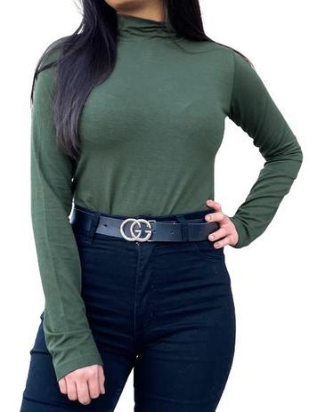 camiseta longa feminina aberta dos lados