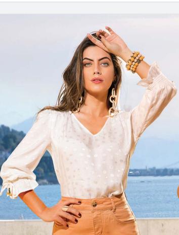 blusa de tecido com gola