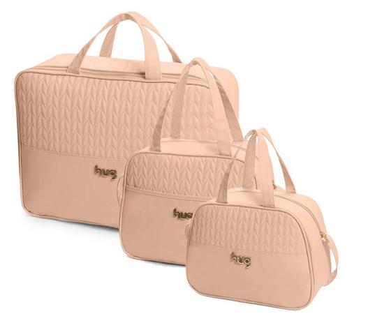 Bolsa maternidade Paris nude kit 03 peças mala, bolsa G e frasqueira - Hug Menor preço em Bolsa maternidade Paris nude kit 03 peças mala, bolsa G e frasqueira - Hug