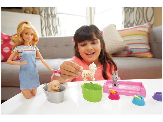 Boneca Barbie Banho de Cachorrinhos com Acessórios – Mattel