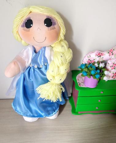 Boneca de Pano Frozen Elza- 40cm - Encantos da bea é boa?