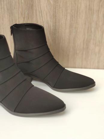 botas bico fino salto baixo