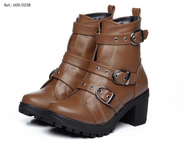 bota com fivela feminina