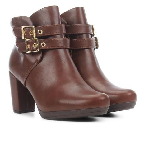 bota com fivela feminina