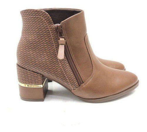 Bota comfortflex cano curto salto bloco pinhão - Bota Feminina - Magazine  Luiza
