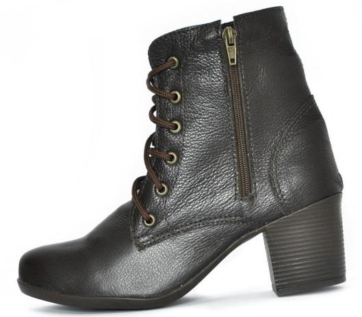 bota de salto com cadarço