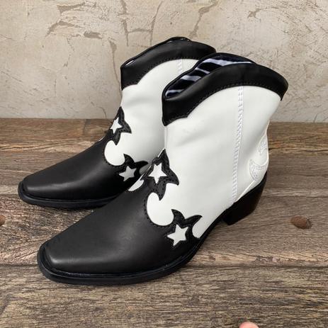bota preta da moda