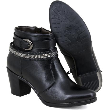 bota preta da moda