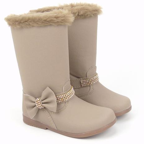 criança de bota