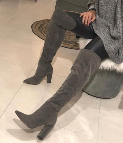 bota cinza over the knee