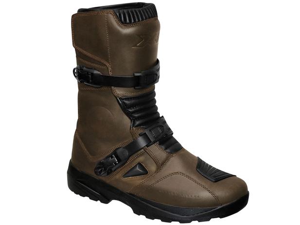 bota motociclista marrom