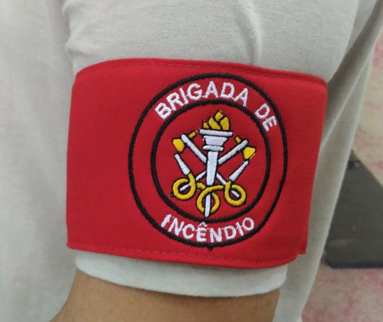 Braçadeira de Brim, modelo Brigada de Incêndio, bordada em cores - Conexão é boa?