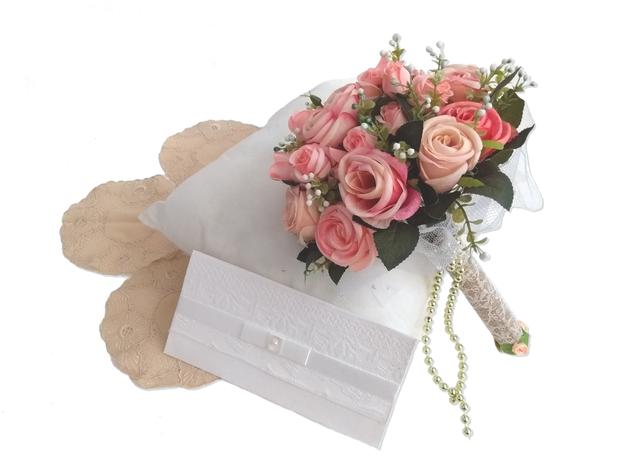 Buquê De Rosa Arranjo Flor Artificial Cabo Bege Com Renda Branca e Flor - Flordecorar Menor preço em Buquê De Rosa Arranjo Flor Artificial Cabo Bege Com Renda Branca e Flor - Flordecorar