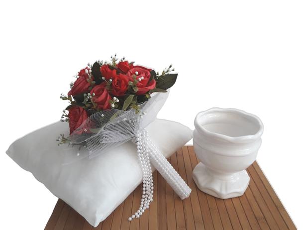 Buquê De Rosa Vermelha Arranjo Flor Artificial Cabo Em Renda Branca E Pérola - Flordecorar Menor preço em Buquê De Rosa Vermelha Arranjo Flor Artificial Cabo Em Renda Branca E Pérola - Flordecorar