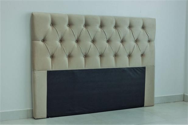 Cabeceira Estofada de Casal Modelo Até o Chão 140x117cm Cor Bege Com Botões  da Mesma Cor do Tecido - Jô Cabeceira - Cabeceira Cama Box Casal - Magazine  Luiza