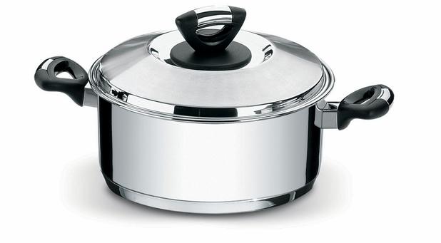 Caçarola de Inox com asa 24cm Solar Baquelite - Tramontina (Cód.0591) Menor preço em Caçarola de Inox com asa 24cm Solar Baquelite - Tramontina (Cód.0591)