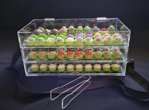 Caixa Expositor acrilico 150 brigadeiros 3 andares com gravação da sua logo - CrieAqui Menor preço em Caixa Expositor acrilico 150 brigadeiros 3 andares com gravação da sua logo - CrieAqui