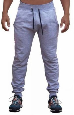 look masculino com calça de moletom