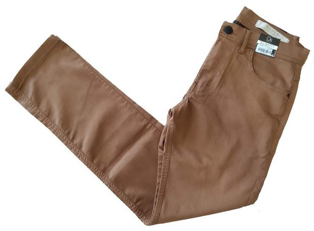 Calça de Sarja Ogochi Básica Bolso Redondo Slim Fit Marrom Menor preço em Calça de Sarja Ogochi Básica Bolso Redondo Slim Fit Marrom