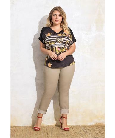 calça bege plus size