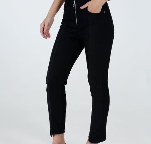 calça preta desfiada