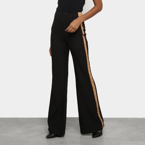 calça flare com listra do lado