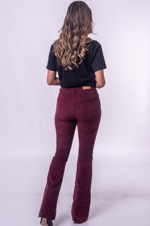 calça flare veludo