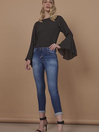 calça jeans com cadarço