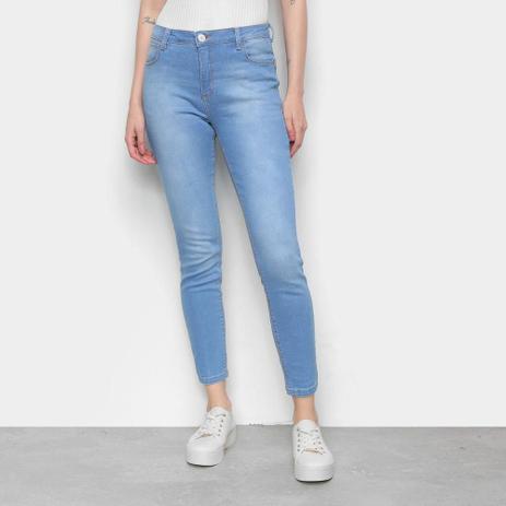 calça jeans estonada feminina