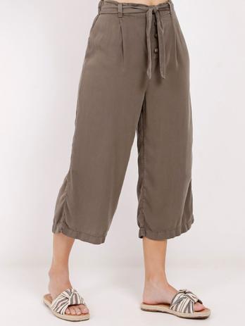 Calça Pantacourt Feminina Verde - Cambos Menor preço em Calça Pantacourt Feminina Verde - Cambos