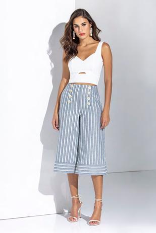 calça listrada do lado