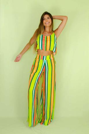 calça pantalona com listras