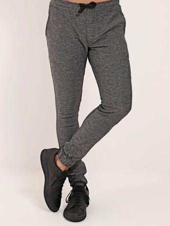 calça sarja cinza masculina
