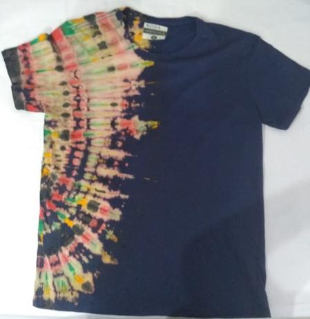 camiseta tie dye masculina rosa e azul
