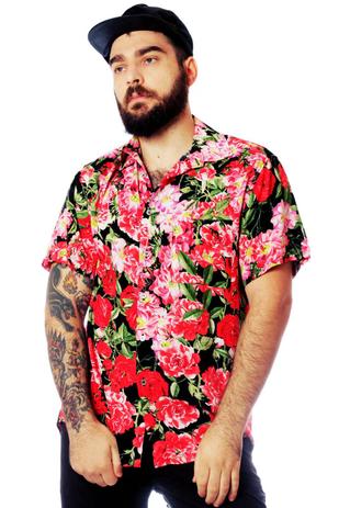 camisa preta estampada feminina