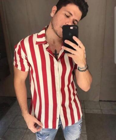 camiseta listrada branco e vermelho