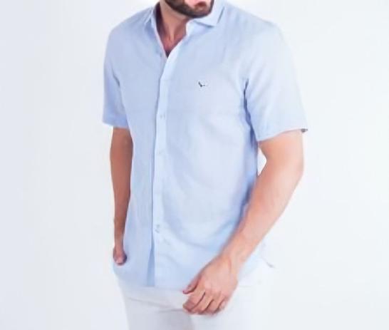 camisa masculina azul claro