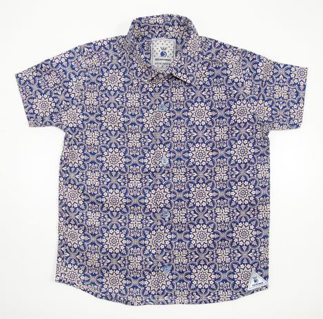 camisa com estampa indiana