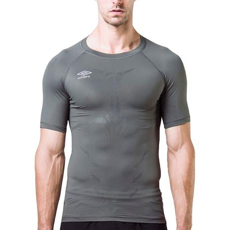 Camisa Umbro Térmica TWR Graphic Masculina Menor preço em Camisa Umbro Térmica TWR Graphic Masculina