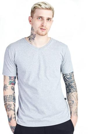 camiseta gola v cinza mescla