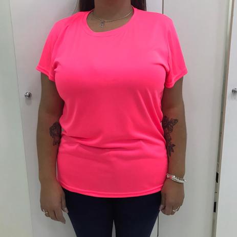 camiseta esportiva feminina plus size